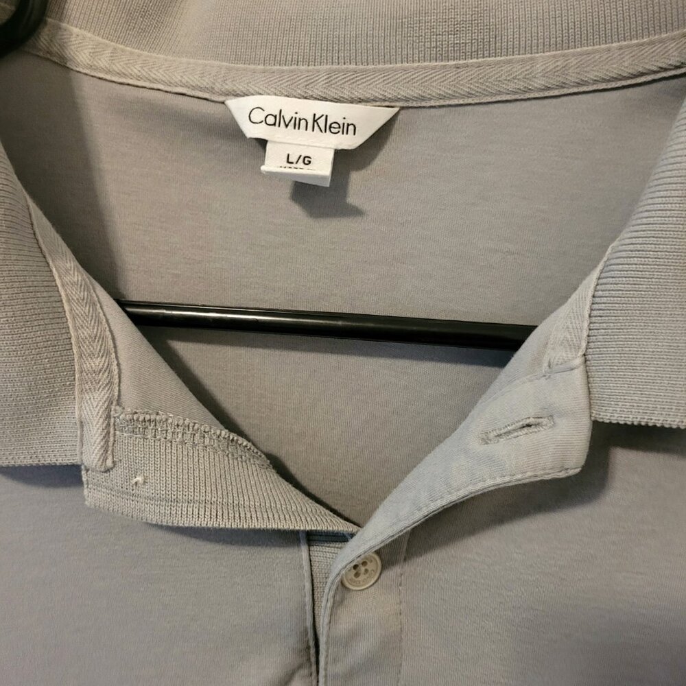Calvin Klein - Picture 3 of 3